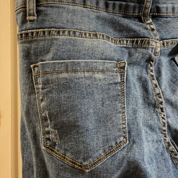 Ripped Blue jeans - Picture 7 of 7